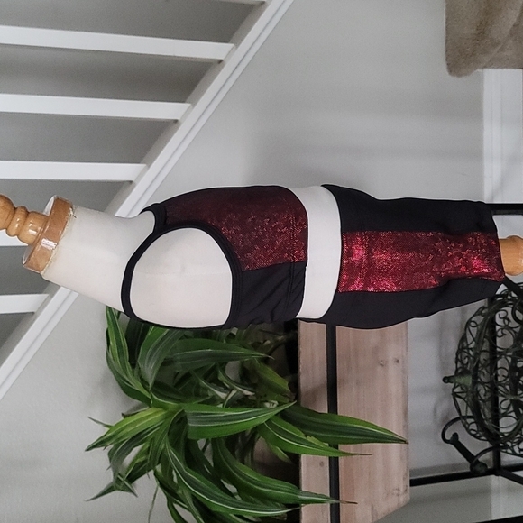 Shimmy Shimmy Inc Crop Top & Short Set - Picture 3 of 7